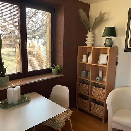 útulný S Parkovaním V Objekte