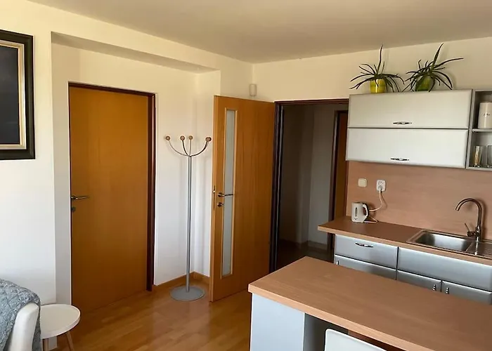 Utulny S Parkovanim V Objekte * Vrbove